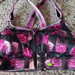 SHEFIT Floral Sports Bra - Pink and Black 1LUXE